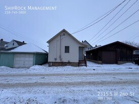 2315.5 W 2nd St in Duluth, MN - Building Photo