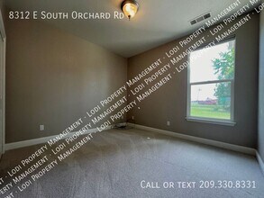 8312 E Orchard Rd in Acampo, CA - Building Photo - Building Photo