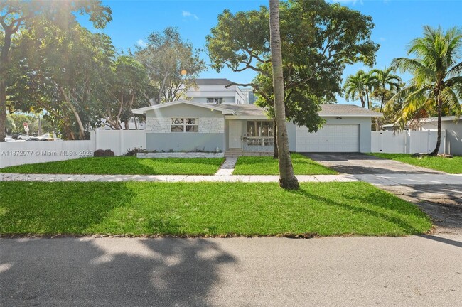property at 3812 N Circle Dr