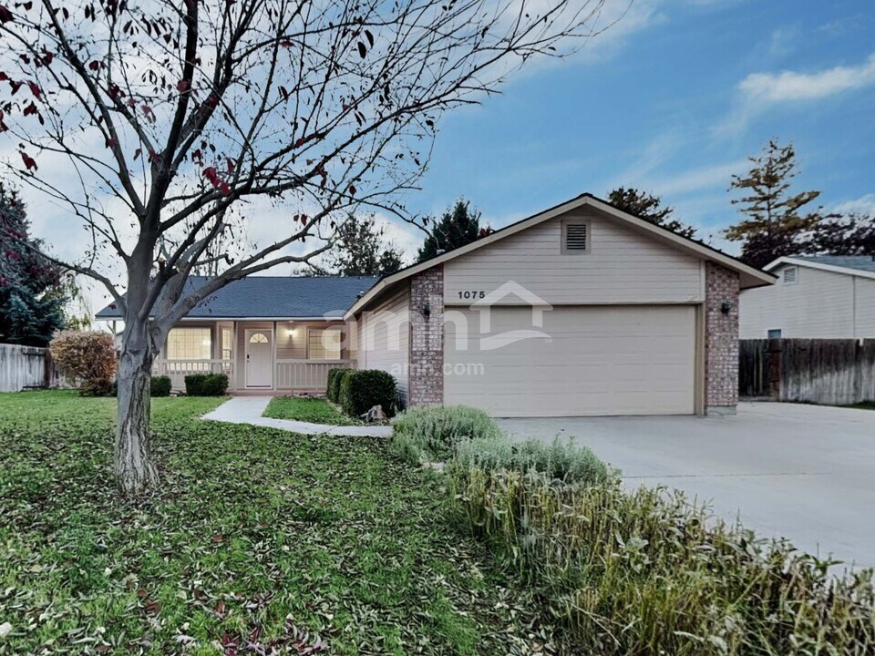1075 W Egret Dr in Meridian, ID - Foto de edificio