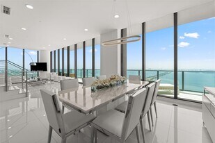 3131 NE 7th Ave in Miami, FL - Building Photo