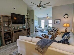 7716 SE Sugar Sand Cir in Hobe Sound, FL - Building Photo - Building Photo