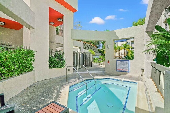 Marbrisa in Long Beach, CA - Foto de edificio - Building Photo