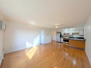 10 Roberts St, Unit 35 in Somerville, MA - Building Photo - Building Photo