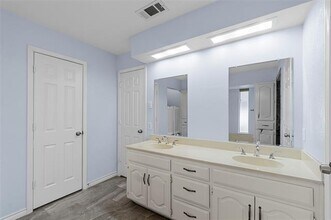 1445 Thunderbrook Dr in Desoto, TX - Building Photo - Building Photo