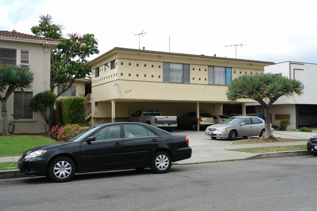 The Hobart Apartments in Los Angeles, CA - Foto de edificio - Building Photo