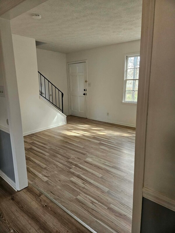 1890 Clinton Rd in Macon, GA - Foto de edificio - Building Photo