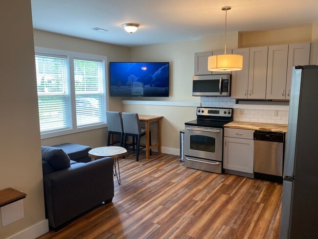 1458 Avon St, Unit B