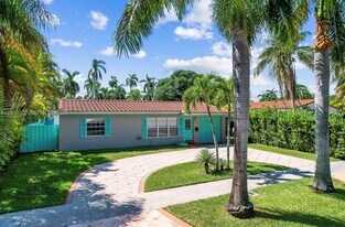 906 NE 4th St in Hallandale Beach, FL - Building Photo