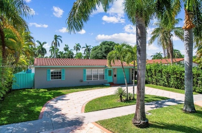 property at 906 NE 4th St