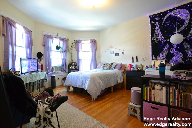 110 Murdock St, Unit 2 in Boston, MA - Foto de edificio - Building Photo