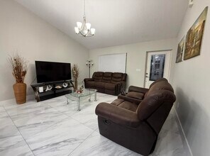 1082 SW Bellevue Ave in Port St. Lucie, FL - Building Photo - Building Photo