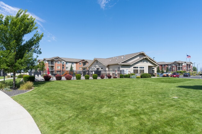 Copper Landing in Airway Heights, WA - Foto de edificio - Building Photo