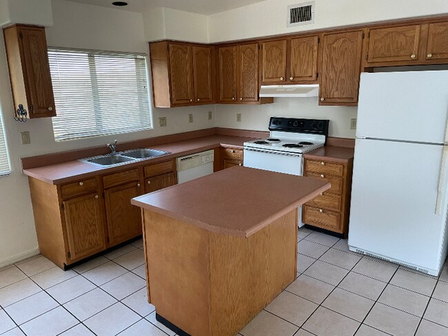 2536 N Corinthian Garden Dr in Nogales, AZ - Foto de edificio - Building Photo