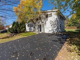 10 Brooker Dr in Newburgh, NY - Building Photo