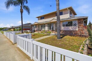 2105 Royal Dr, Unit #1 Front in Santa Clara, CA - Building Photo