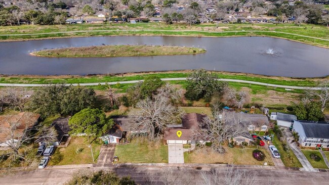 1927 Ramada Dr in Houston, TX - Building Photo - Building Photo