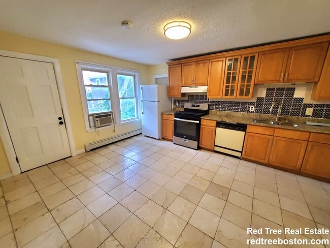 7 High Street Pl, Unit 2 in Brookline, MA - Building Photo - Building Photo