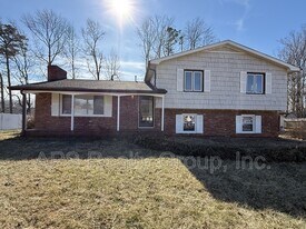 4924 Stonington Rd SW in Winston-Salem, NC - Building Photo