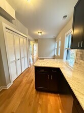 2211 W Eastwood Ave, Unit 2201-2E in Chicago, IL - Building Photo - Building Photo