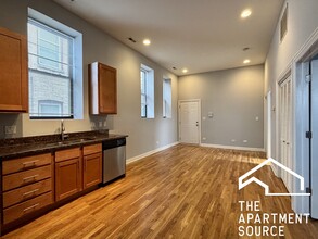 737 N May St in Chicago, IL - Building Photo - Building Photo