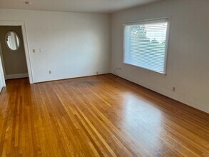 2103 11th Ave W in Seattle, WA - Building Photo - Building Photo