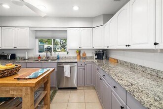 5522 Yorkshire Way in Sarasota, FL - Building Photo - Building Photo