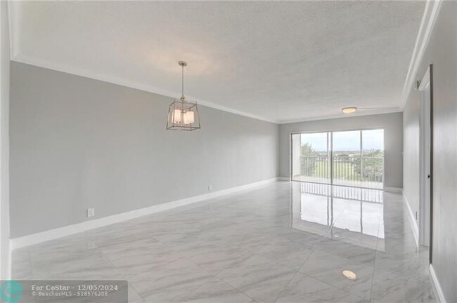 3200 N Palm Aire Dr in Pompano Beach, FL - Building Photo - Building Photo