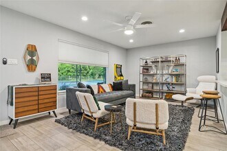 2912 Loyola Ln in Austin, TX - Building Photo - Building Photo