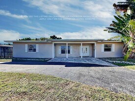 5020 Taylor St in Hollywood, FL - Building Photo