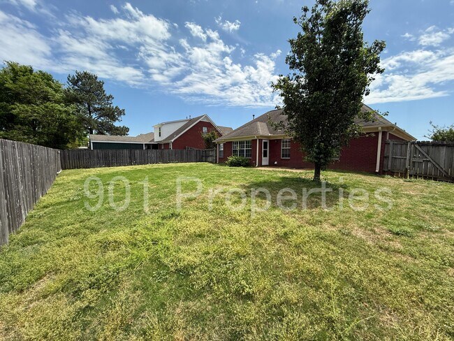 40 Garden View Dr in Oakland, TN - Building Photo - Building Photo