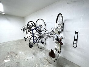 3445 Mentone Ave in Los Angeles, CA - Building Photo - Building Photo