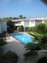 11933 W Magnolia Blvd, Unit 4 in Los Angeles, CA - Foto de edificio - Building Photo