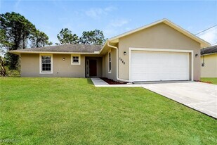 1066 Fayette Ave in Lehigh Acres, FL - Building Photo