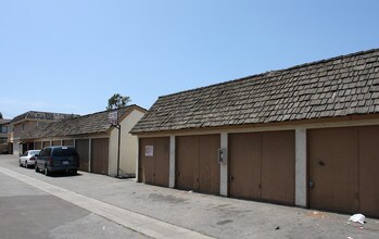 The Ponderosa Apartments in Huntington Beach, CA - Building Photo - Building Photo