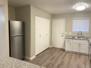 Beautiful Renovations with Washer and Dryer in Mesa, AZ - Building Photo - Building Photo