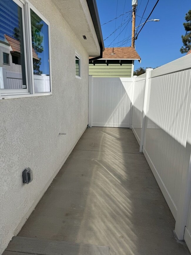 24332-24334 Chestnut St in Santa Clarita, CA - Foto de edificio - Building Photo