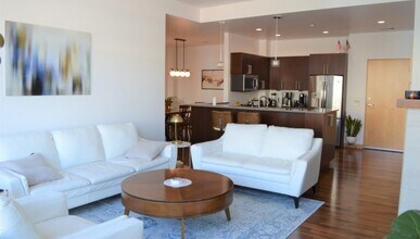 309 W Washington Ave, Unit 1001 in Madison, WI - Foto de edificio - Building Photo