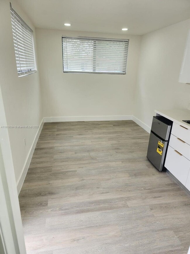 2870 SW 26th St in Miami, FL - Building Photo - Building Photo