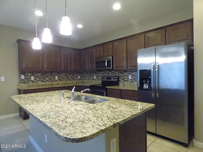 23832 W Magnolia Dr in Buckeye, AZ - Building Photo - Building Photo