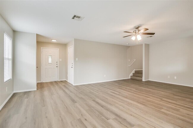 202 Woodley Rd in Leander, TX - Foto de edificio - Building Photo