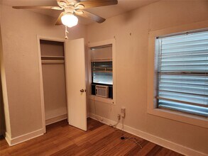 1807 Church St in Galveston, TX - Building Photo - Building Photo