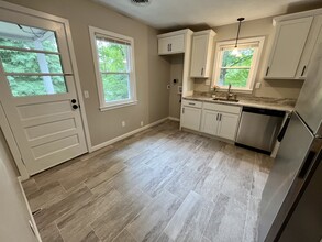 40 Pleasant St, Unit 40D in Vernon, CT - Foto de edificio - Building Photo