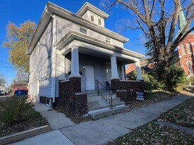 2216 S Harrison St in Fort Wayne, IN - Building Photo