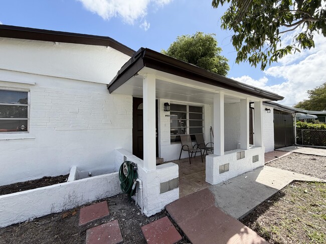 4484 SW 49th Ct in Fort Lauderdale, FL - Building Photo - Building Photo