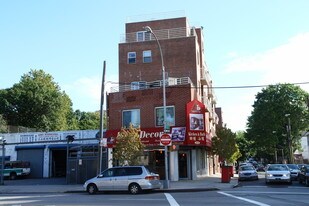 40-59 College Point Blvd in Flushing, NY - Building Photo