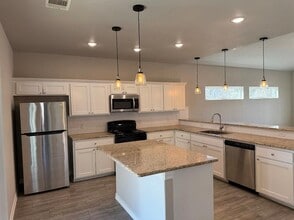 1636 Navajo Trail in Kingsland, TX - Building Photo - Building Photo