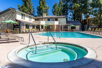 Countryside Apartments in Poway, CA - Foto de edificio - Building Photo