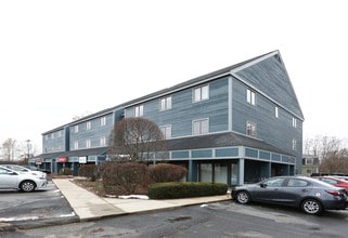 Mill Bank Place in Northampton, MA - Foto de edificio - Building Photo