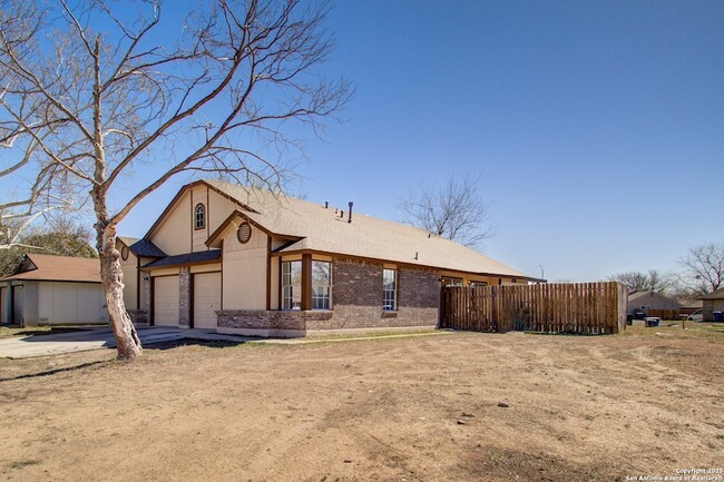 5281 Meadow Rise St in San Antonio, TX - Building Photo - Building Photo